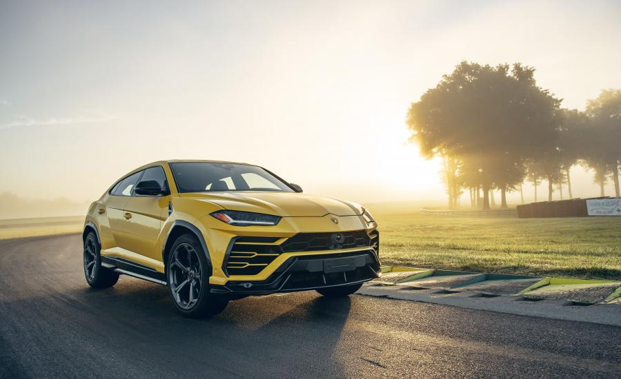 Lamborghini Urus Shiny Black Package 2018 года  (NA) (фото 10 из 40)